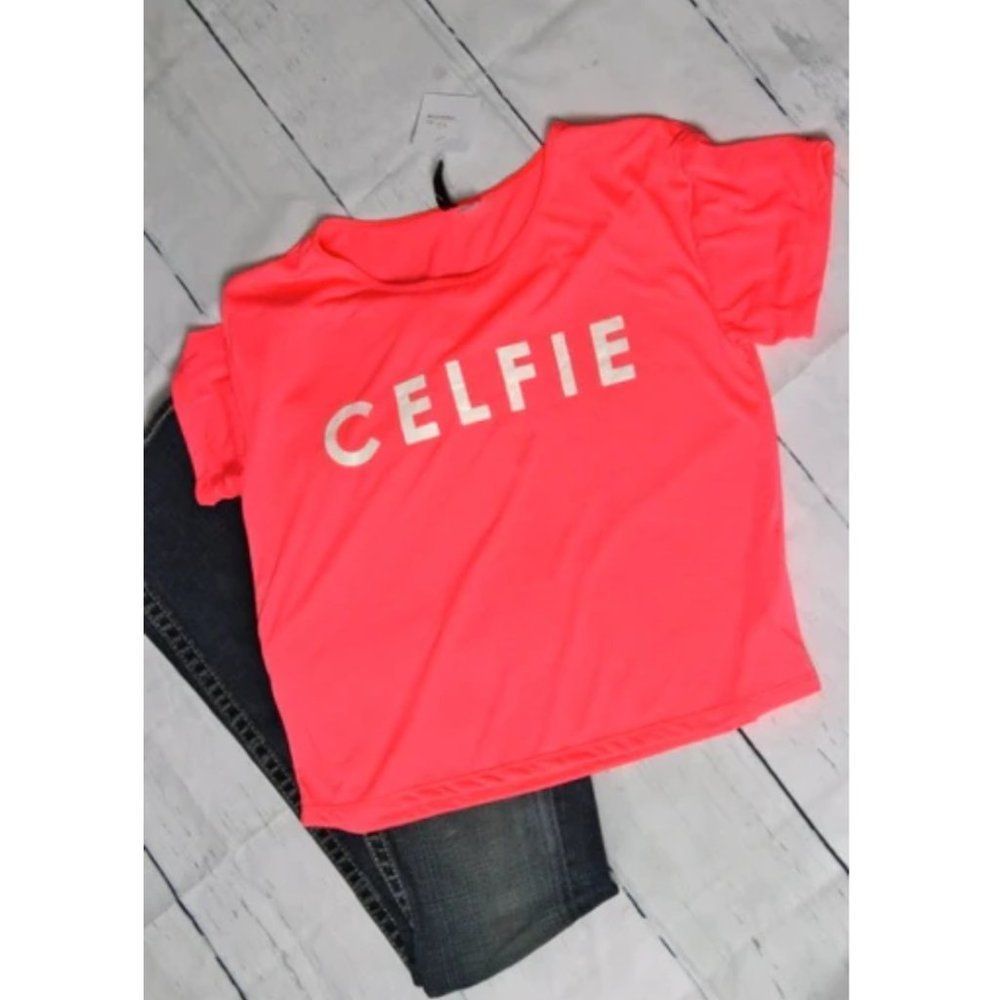 NWT Celfie Graphic Tee Pink Short Sleeve Scoop neck Top Size Small